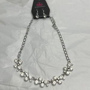 PAPARAZZI silver, clear bubble cluster necklace w/matching dangle earrings
